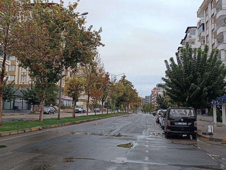 Nizip’te Beklenen Yağmur Umut Oldu — Çiftçilerin Yüzü Güldü