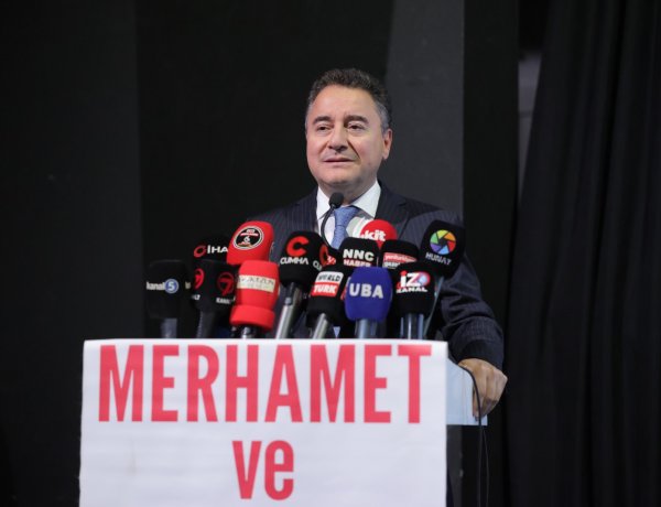 ANKARA’DA 7. MERHAMET VE EMEK ÖDÜLLERİ TÖRENİ: 28 SİYASİ PARTİ VE ONLARCA STK AYNI ÇATIDA BULUŞTU