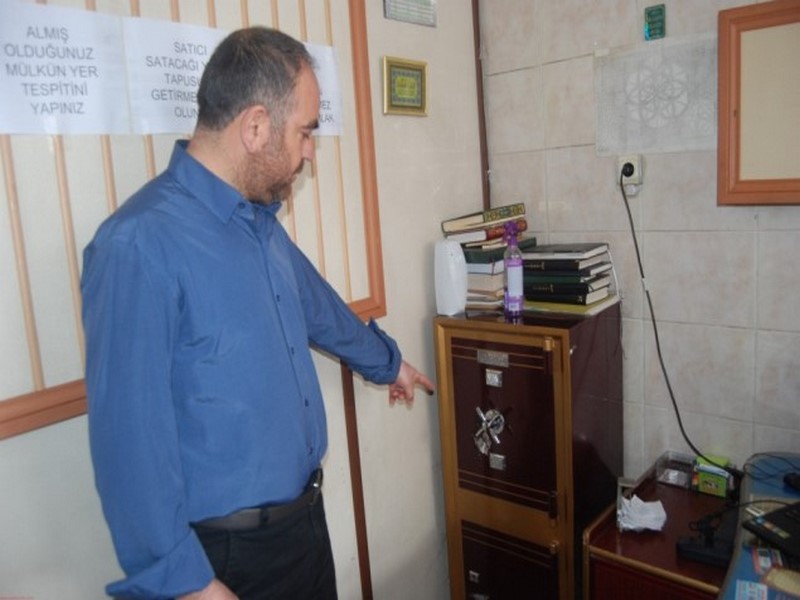 NİZİPTE HIRSIZ KAYNIYOR 